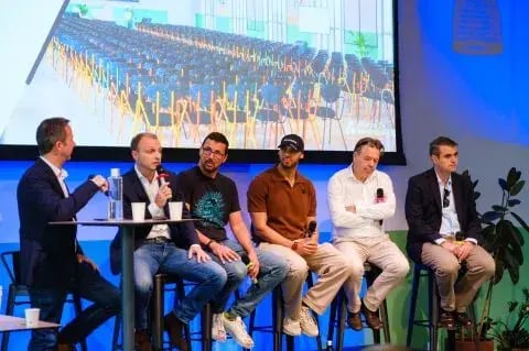 Table ronde sur scène aux ADN Days