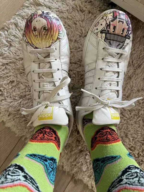 Les baskets customisées de Frédéric Afonso, chaussettes colorées